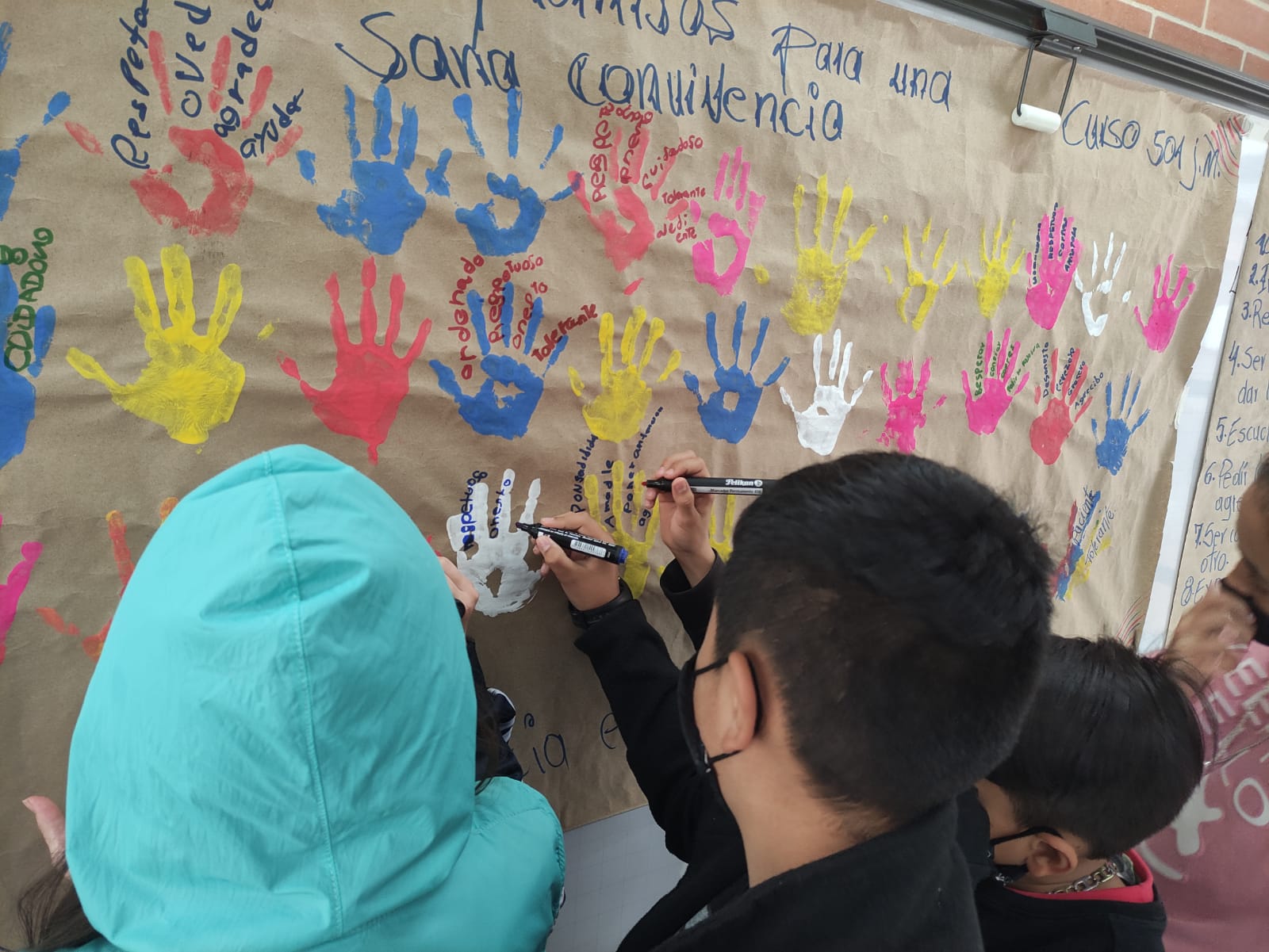 una mano a la convivencia escolar