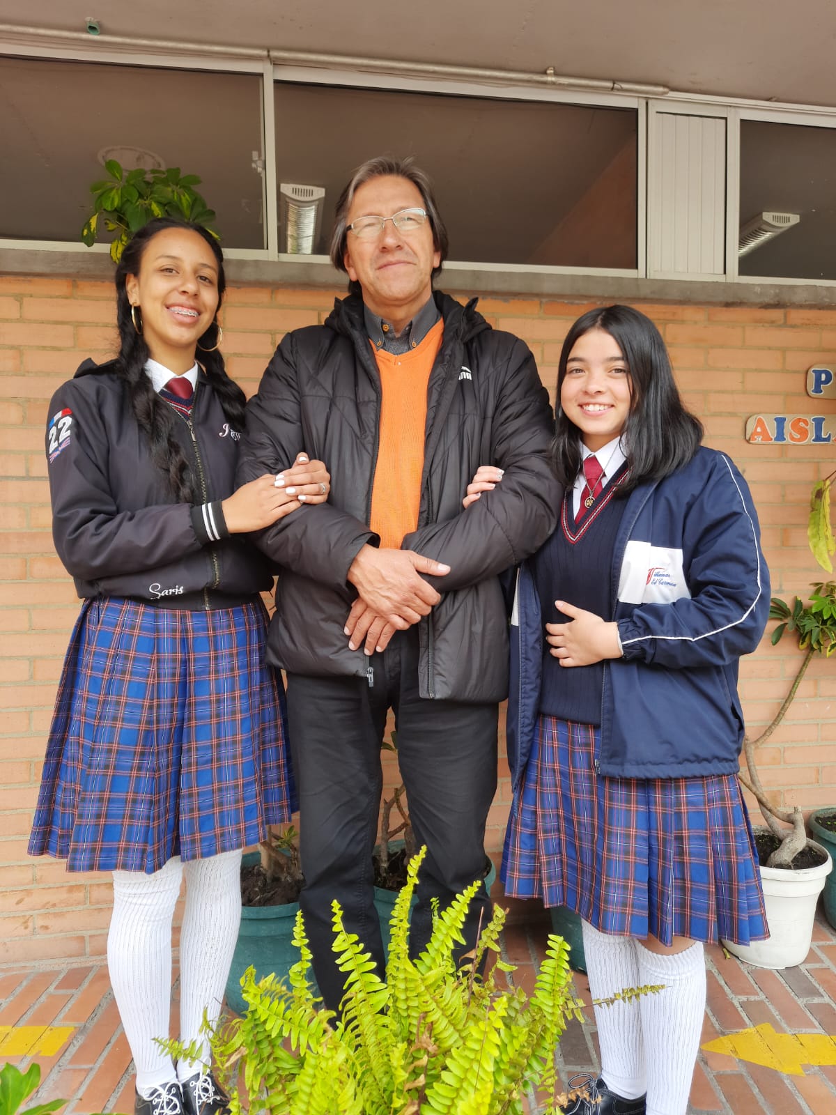 LA ESCUELA: UN RECURSO VITAL EN NUESTRA EXISTENCIA  LICENCIADO WILSON R. CIFUENTES L