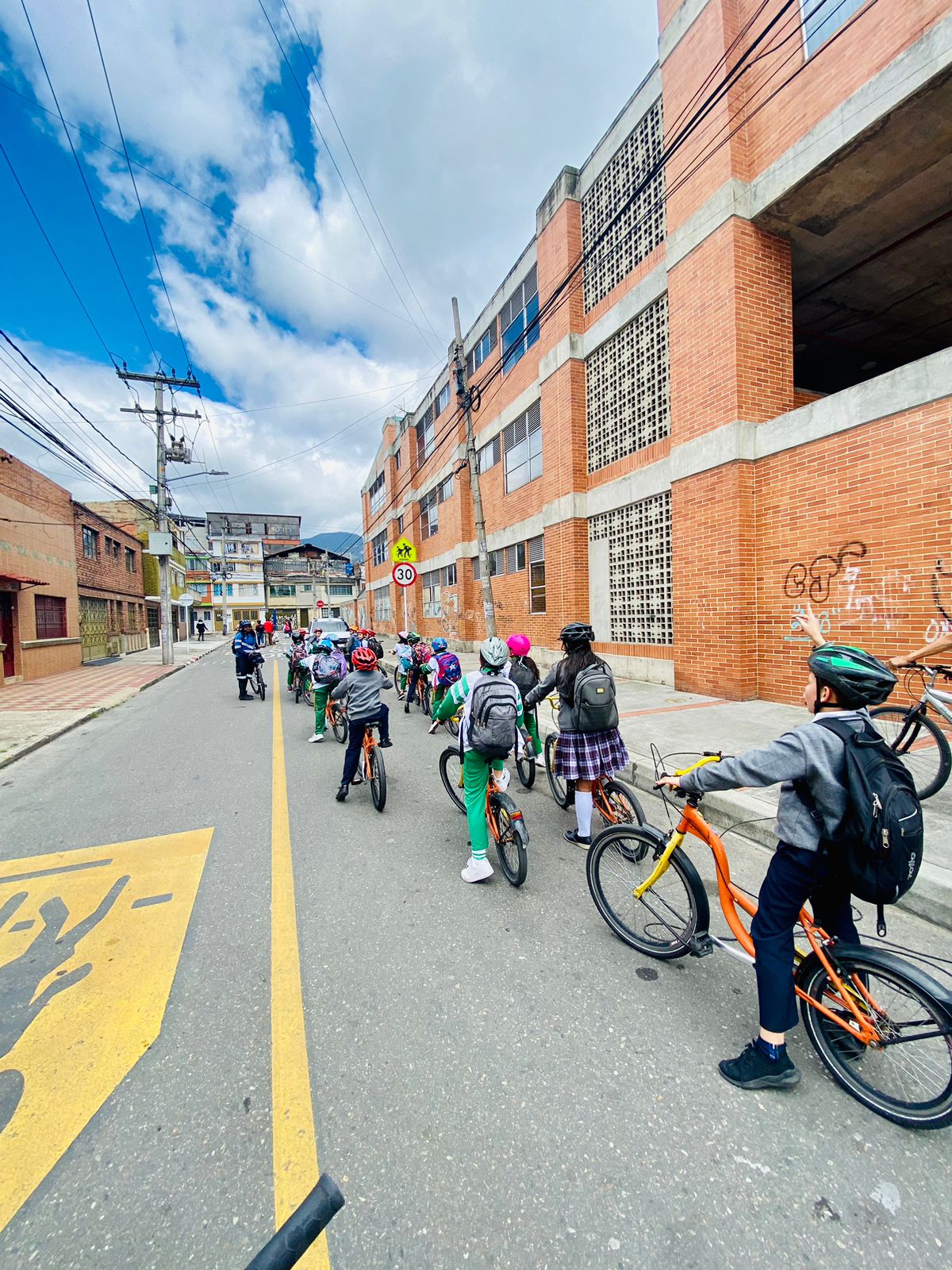 https://www.movilidadbogota.gov.co/web/al-colegio-en-bici