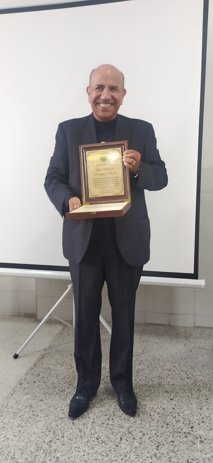 En sus 45 años de labor pedagógica, rector Jairo Orlando Rodríguez Ravelo.