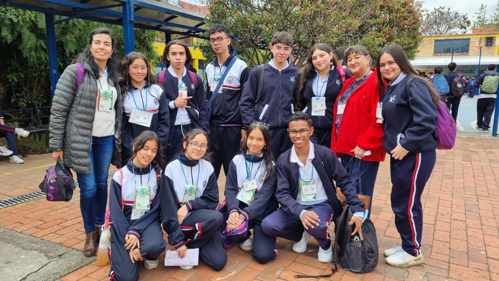 Equipo web radio Bavardons au colombien y Voces de la Nueva Colombia 