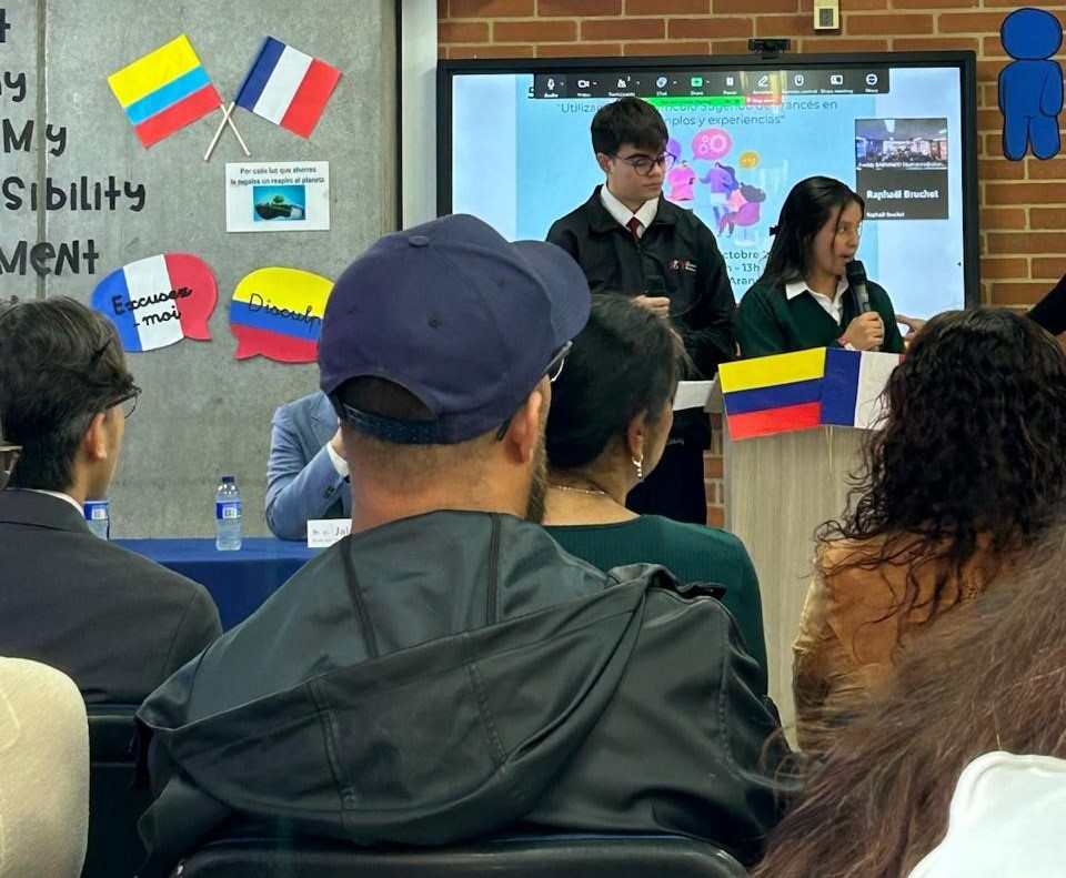 Estudiante del Villemar seleccionada para leer el programa en el 5° foro de Francés, 24 de octubre 2024
