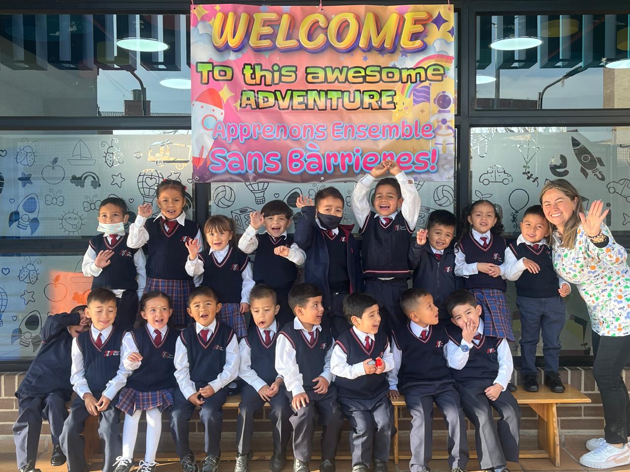 La aventura comienza aquí! Hoy podemos decir que nuestros estudiantes más pequeños cuentan con clases de inglés y francés. Esperamos disfruten aprendiendo con los ambientes plurilingües que les ofrece la institución.