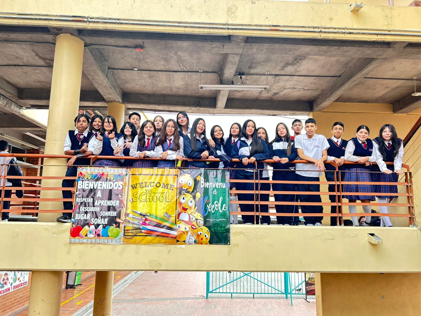 El Colegio como Modelo Educativo Bilingüe, desarrolla clases de francés en nuestros de estudiantes de  bachillerato 