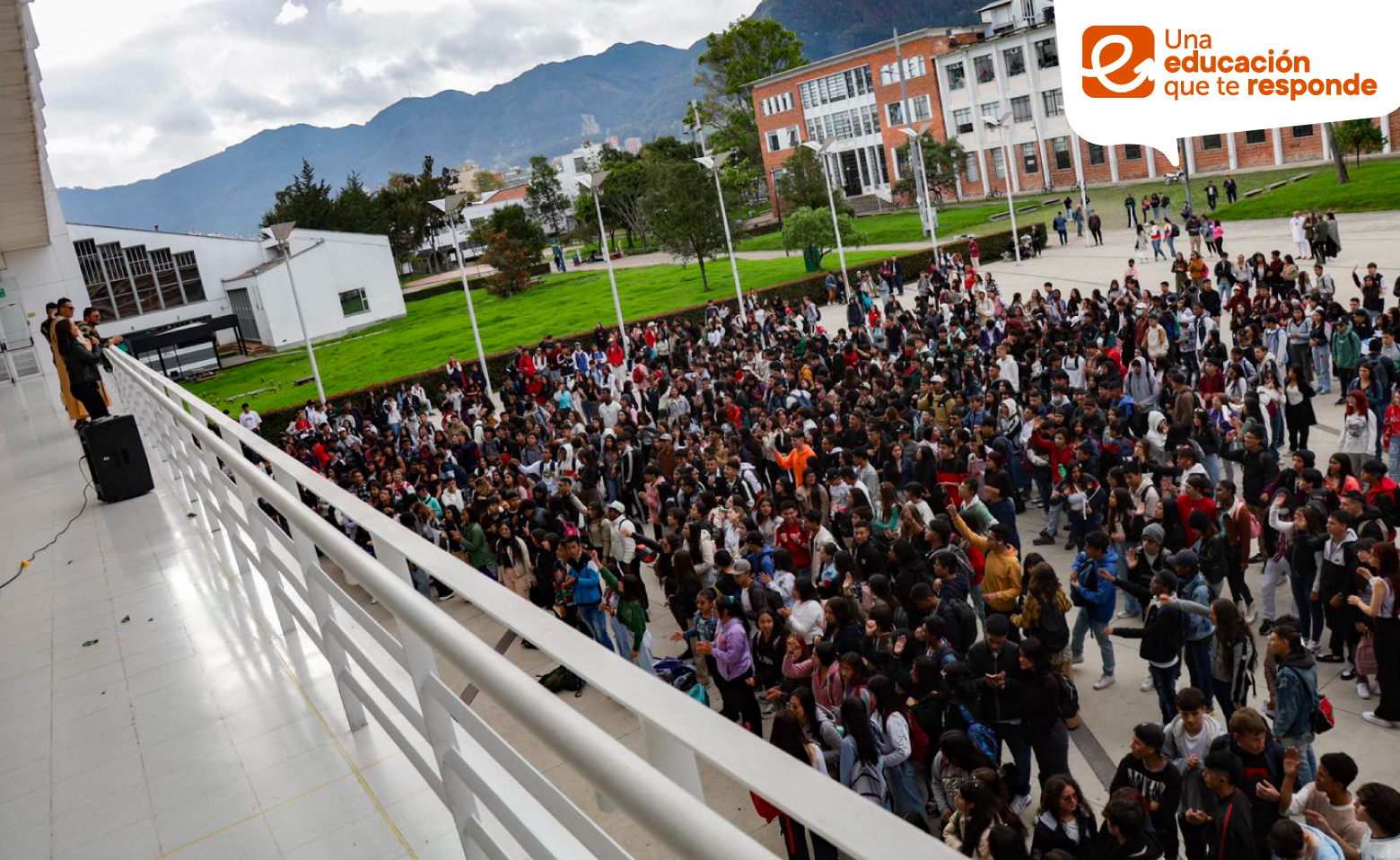 Estudiantes SED en el campus de la UN