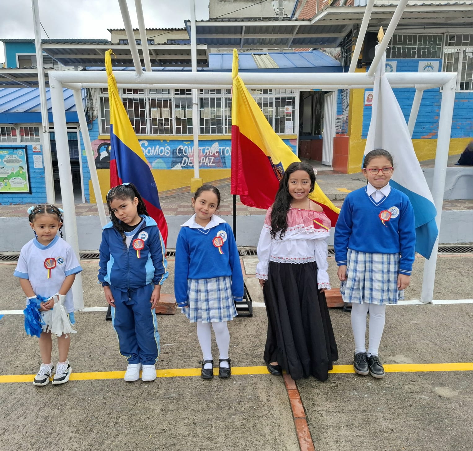 Estudiantes que izaron bandera sede A