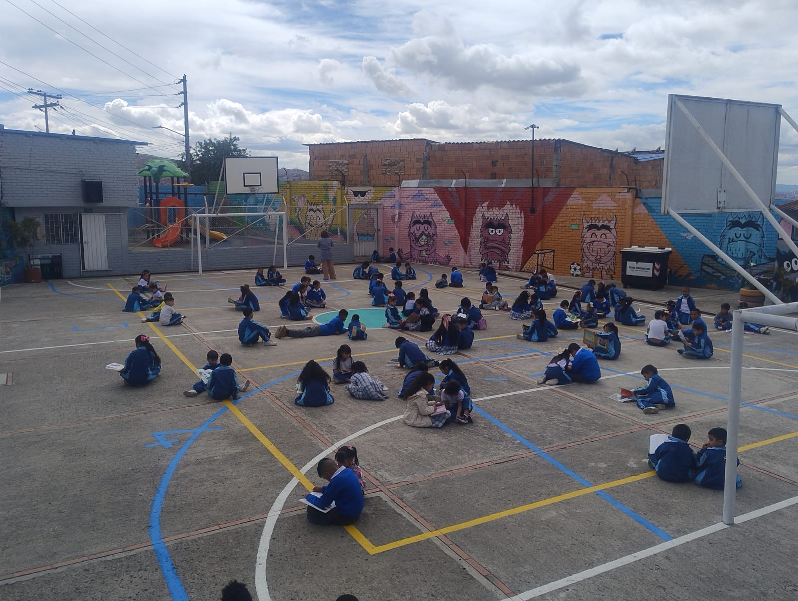 Estudiantes de primeria sede A en jornada de lectura.