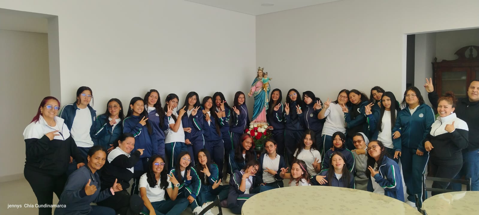 Los docentes de pastoral acompañan el proceso de formación de las quinceañeras