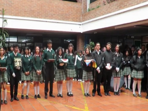La entrega de símbolos en el colegio Alberto Lleras Camargo jornada de la tarde, fue una ceremonia solemne y muy significativa dentro de la vida escolar en el año 2025, para los grados decimos y undécimos.