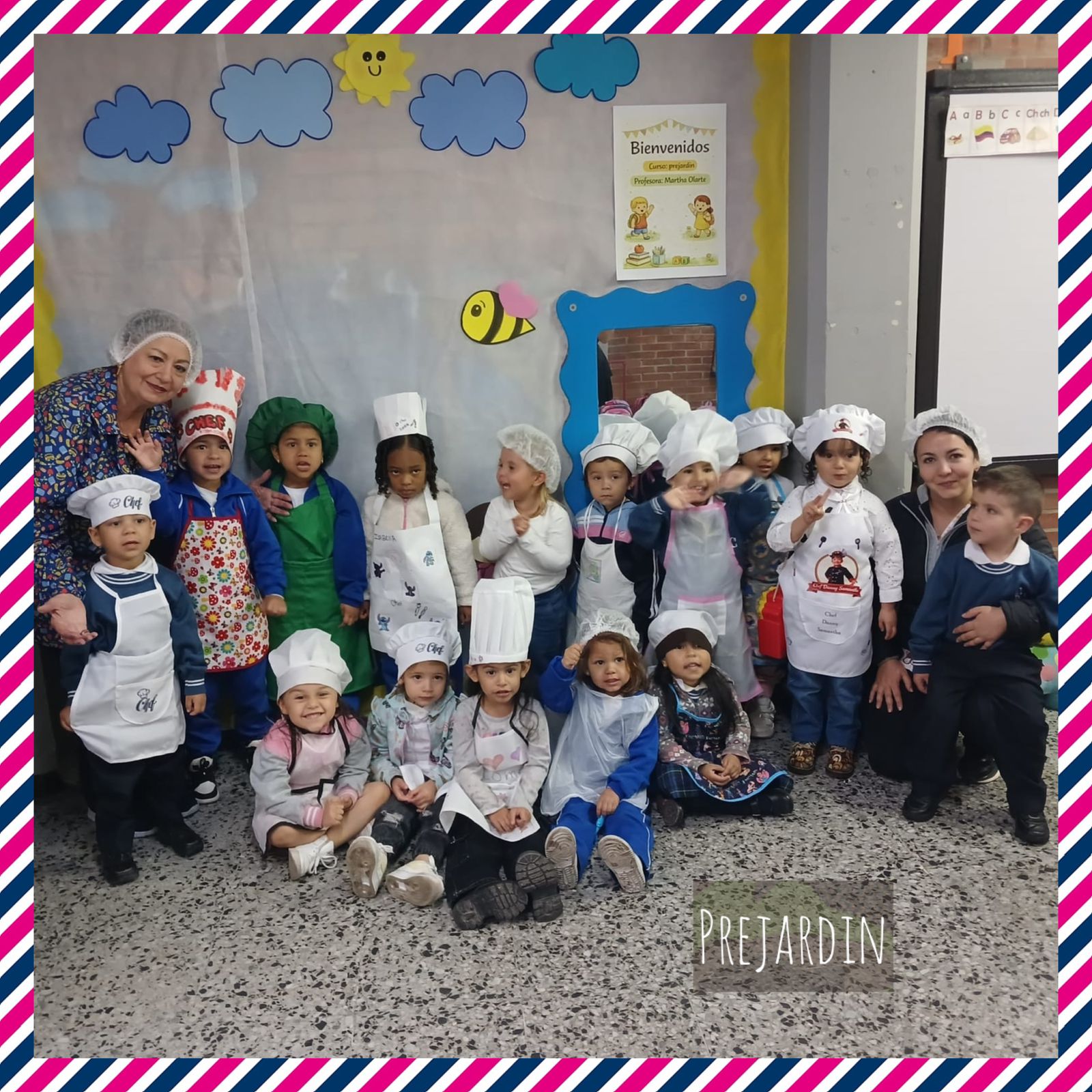 Los niños de Prejardín y Jardín cerramos el primer periodo académico, reforzando el tema de alimentación saludable.  Nuestros chefcitos prepararon una deliciosa ensalada de frutas.
