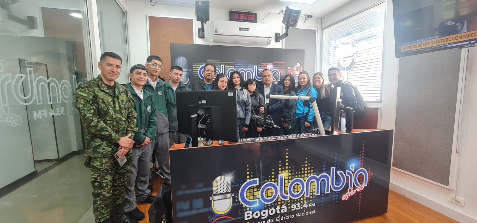 Visita  a la Emisora del Ejército nacional